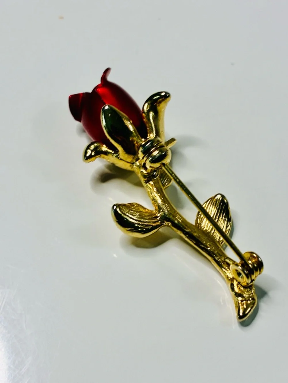 VTG Boutonniere Gold-Tone Red Rose Brooch Easy Everyday Casual Lightweight EUC